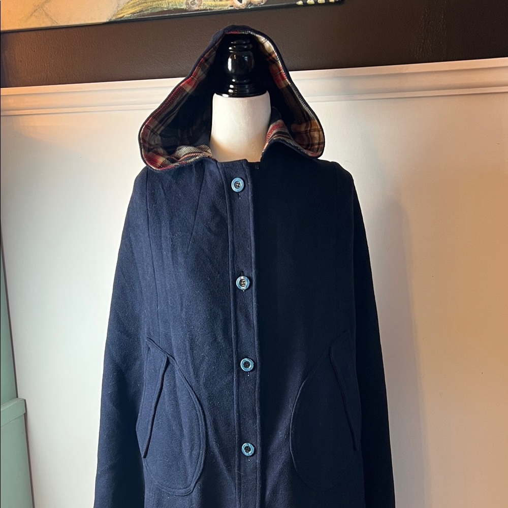 1960s Vintage Long Hooded Cape with Plaid Lining - Picture 2 of 9